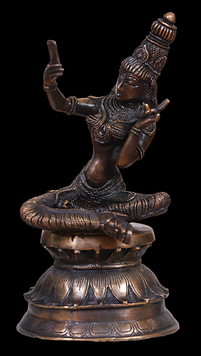 Siri Devi Khandavilli - Selfie Queens 2, 2017, cast bronze, 11 by 5 by 5.75 inches, edition of 3