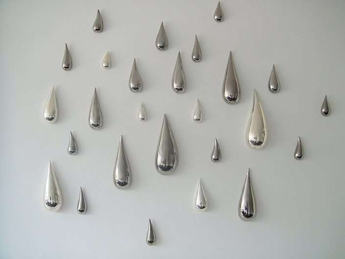 Xawery Wolski - Gotas, 2010, terracotta, platinum glaze, dimensions variable