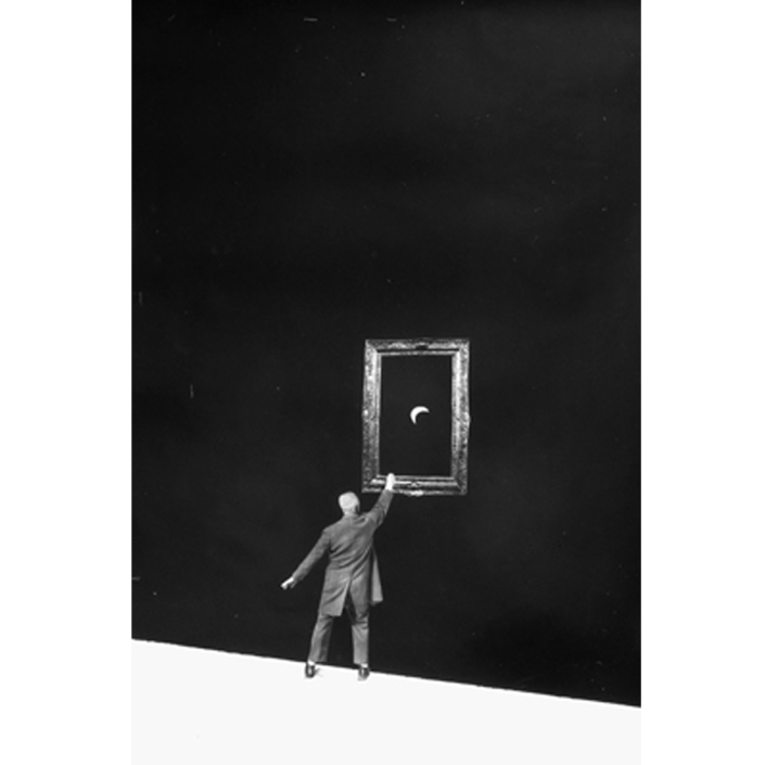 Gilbert Garcin - 360 - L'artiste (The artist), 2008, gelatin silver print, 12 by 8 inches, 16 by 12 inches, or 24 by 20 inches