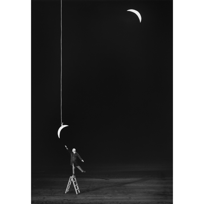 Gilbert Garcin - 339 - L'ambition raisonnable (Reasonable ambition), 2007, gelatin silver print, 12 by 8 inches, 16 by 12 inches, or 24 by 20 inches