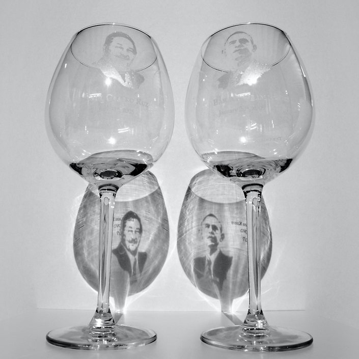 Reynier Leyva Novo - The Glass Kiss II, 2015, 2 etched glasses, size variable