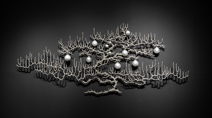 Timothy Horn - Gorgonia 12, nickel-plated bronze, mirrored blown glass, 51 by 132 by 7 inches