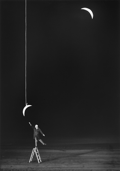 Gilbert Garcin - 339 - L'ambition raisonnable (Reasonable ambition), 2007, gelatin silver print, 12 by 8 inches, 16 by 12 inches, or 24 by 20 inches