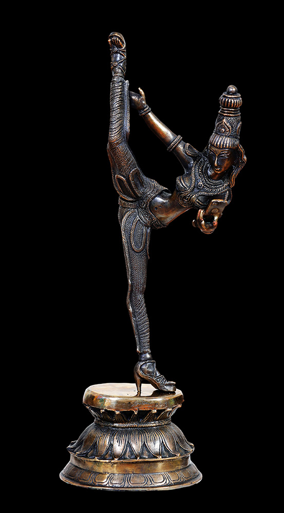 Siri Devi Khandavilli - Selfie Queens 3, 2017, cast bronze, 18 by 7 by 5.75 inches, edition of 3