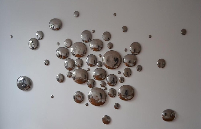 Xawery Wolski - Mercurios, 2012, terracotta, platinum glaze, dimensions variable