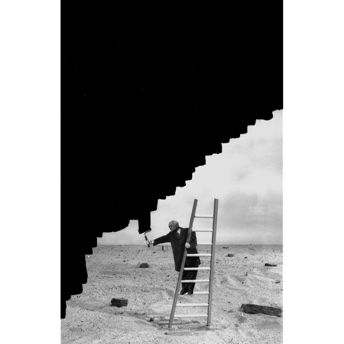 Gilbert Garcin - 289 - Regard sur la peinture contemporaine (A glance at contemporary painting), 2005, gelatin silver print, 12 by 8 inches, 16 by 12 inches, or 24 by 20 inches